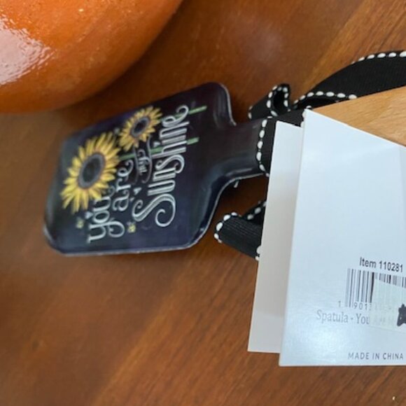 Brown HANDCRAFTED Earthenware JUG w PAINTED SUNFLOWER + SUNFLOWER RUBBER SCRAPER - Picture 9 of 10